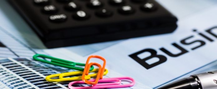 Budgetrestriktion in VWL leicht erklärt + Beispiel Budgetrestriktion in VWL leicht erklärt + Beispiel