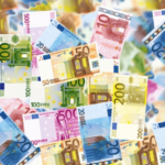Geschreddertes Geld zusammenkleben